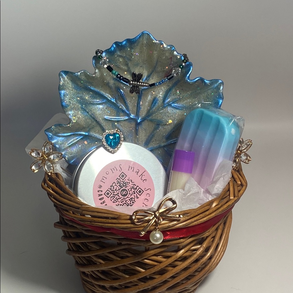 Hand Crafted Winter Care Gift Basket Colab Set